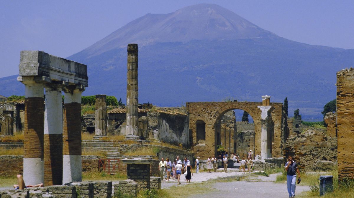 V Pompejích oživili antické techniky barvení textilu, výrobky nabízejí turistům